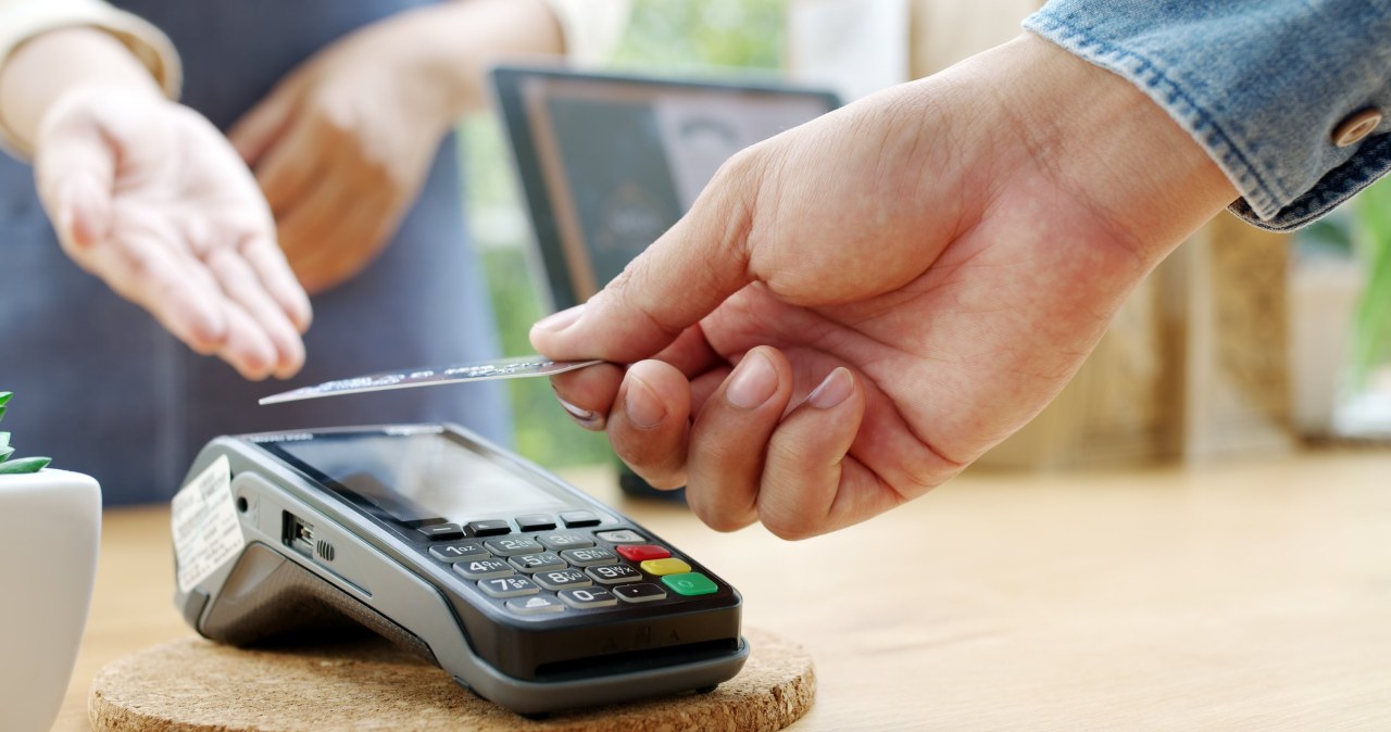 Jeśli sprzedawca poprosi cię o tę rzecz, odmów. PKO BP ostrzega