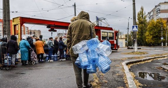 Wodociąg w Mikołajowie na południu Ukrainy w kwietniu został celowo zniszczony przez Rosjan. Świadczą o tym zdjęcia satelitarne i dane, które na swoim portalu przedstawia BBC. To pogwałcenie międzynarodowego prawa humanitarnego - alarmuje brytyjski nadawca.