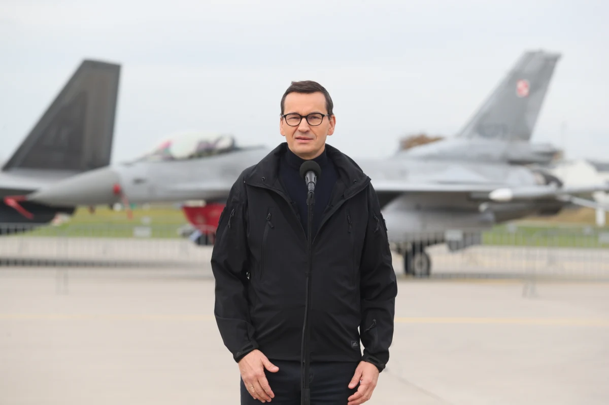 "Nie można wykluczyć użycia broni jądrowej przez Rosję, bo znalazła się ona w położeniu, w którym nigdy nie spodziewała się znaleźć" - powiedział premier Mateusz Morawiecki w wywiadzie dla amerykańskiego dziennika "Washington Post". Zapewnił też, że Polska przygotowana jest na różne scenariusze, w tym atak na swoje terytorium. "Nasze niebo jest dość dobrze chronione" - podkreślił szef polskiego rządu. 