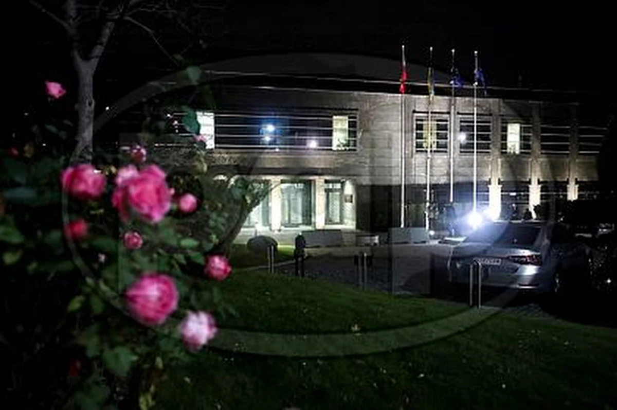 Na naradzie w BBN z udziałem prezydenta Andrzeja Dudy, premiera Mateusza Morawieckiego i szefów MON oraz MSWiA rozmawiano m.in. o kwestiach związanych z odbudową infrastruktury energetycznej i komunikacyjnej na Ukrainie - poinformował szef Biura Bezpieczeństwa Narodowego Jacek Siewiera. Narada zakończyła się we wtorek, późnym wieczorem.