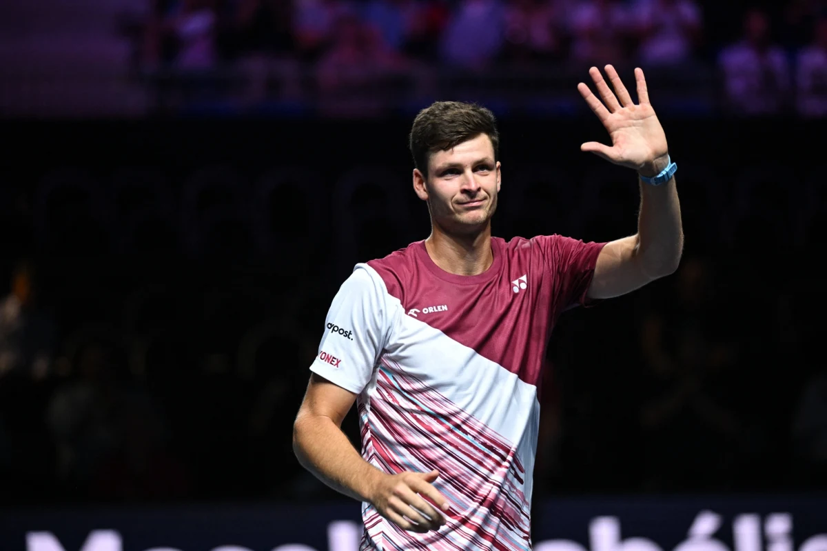 Hubert Hurkacz pokonał Amerykanina Francesa Tiafoe 7:6, 3:6, 6:3 i awansował do drugiej rundy turnieju tenisowego ATP w Wiedniu. Następnym rywalem rozstawionego z numerem piątym Polaka będzie Fin Emil Ruusuvuori.