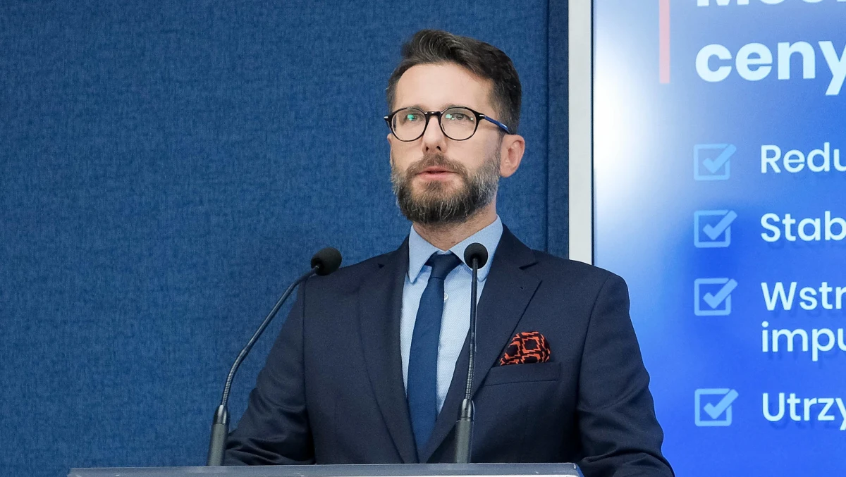 ​Nie będzie zamrożenia władz pięciu państwowych spółek. Jak podał rzecznik PiS Radosław Fogiel, klub wycofał poselski projekt ustawy dot. rady ds. bezpieczeństwa strategicznego. Sceptycyzm w sprawie przepisów wyrażali np. posłowie sojuszniczej Solidarnej Polski.