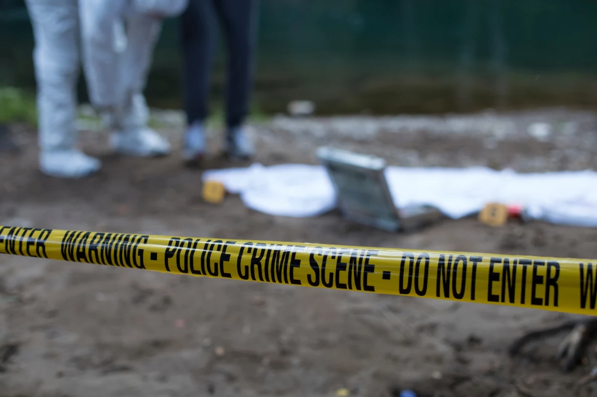 Policja z Iowa i FBI prowadzą śledztwo ws. rzekomego seryjnego mordercy, który miał zabić kilkadziesiąt kobiet. Informację o tym zgłosiła córka mężczyzny. Lucy Studey twierdzi, że gdy była dzieckiem, ojciec zmuszał ją i jej rodzeństwo do chowania ciał kobiet w studni na ich farmie. 