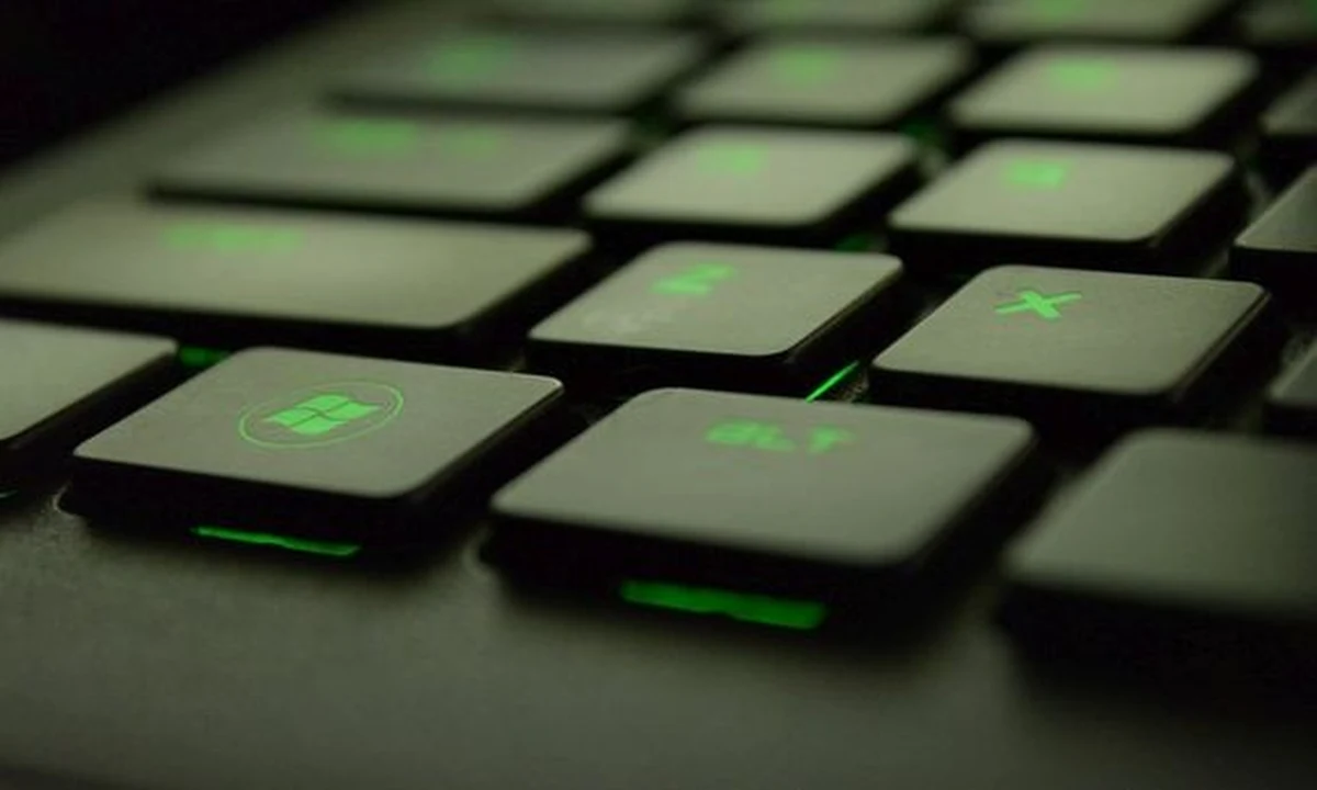 ​Do świdnickich policjantów zgłosił się 71-latek, który padł ofiarą oszustów działających na rynku kryptowalut. Mężczyzna stracił ponad 115 tysięcy złotych. Funkcjonariusze ostrzegają i apelują o zachowanie rozwagi.