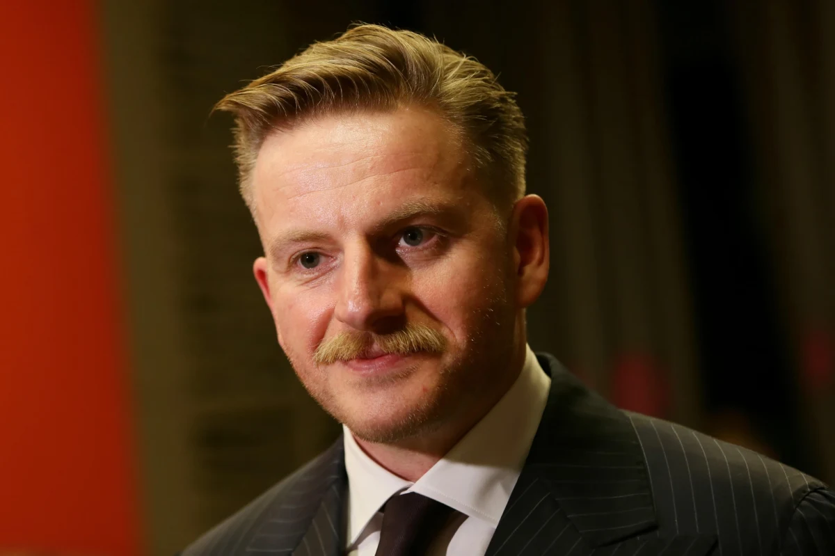 26 października ukazuje się powieść "Chołod" Szczepana Twardocha. Inspirowana jest polarnymi wyprawami pisarza. Tytułowy Chołod to tajemnicza osada gdzieś na dalekiej północy, gdzie ludzie żyją zgodnie z rytmem surowej, polarnej natury. Trafia tam pochodzący z Górnego Śląska Konrad Widuch, weteran Wielkiej Wojny. "Fala się cofa, a Rosyja nigdy" - mówi jeden z bohaterów nowej powieści Twardocha.