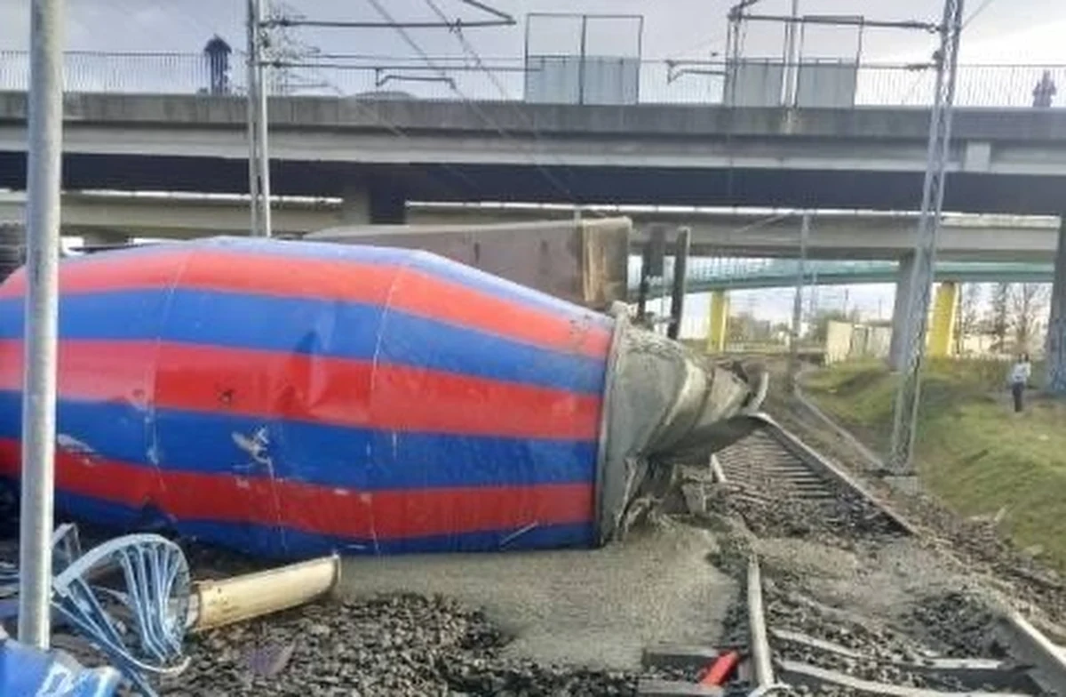 ​Jedna osoba nie żyje, wstrzymany jest ruch pociągów towarowych na trasie do portu. To skutki tragicznego wypadku w Gdańsku.