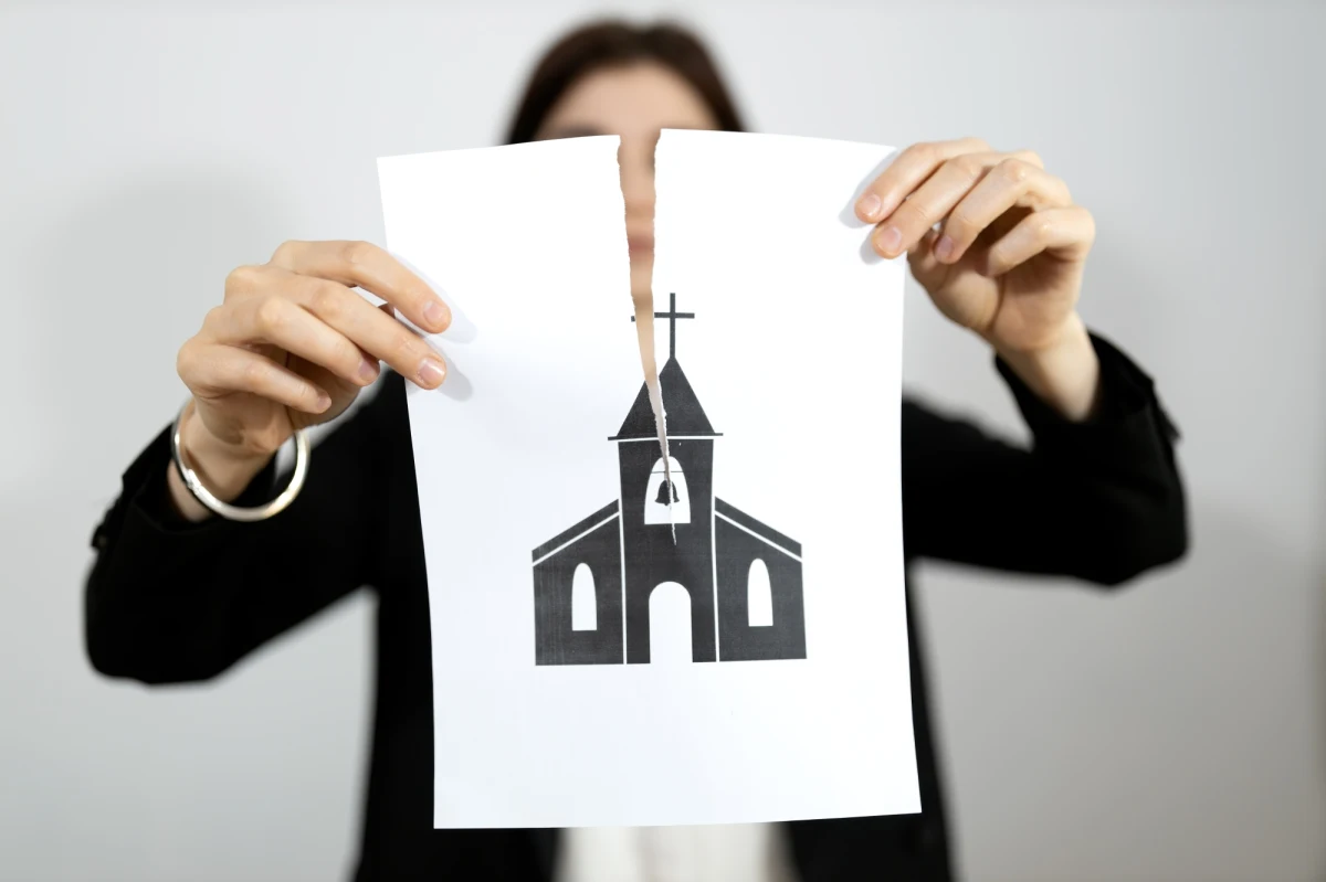 Dawid Podsiadło w rozmowie z Kubą Wojewódzkim i Piotrem Kędzierskim zapowiedział, że dokona apostazji. Czy tą rozmową może napędzić zmianę pokoleniową w myśleniu młodych ludzi na temat religijności? O to pytał Paweł Jawor swojego gościa, Konstantego Pilawę z Klubu Jagiellońskiego, a także redaktora naczelnego miesięcznika „Pressje”.