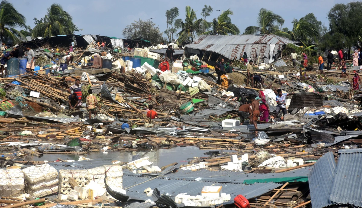 Co najmniej 28 osób zginęło w wyniku uderzenia cyklonu Sitrang w Bangladesz. Ponadto władze państwowe poinformowały, że w całym kraju uszkodzonych lub zniszczonych zostało prawie 10 tysięcy budynków.