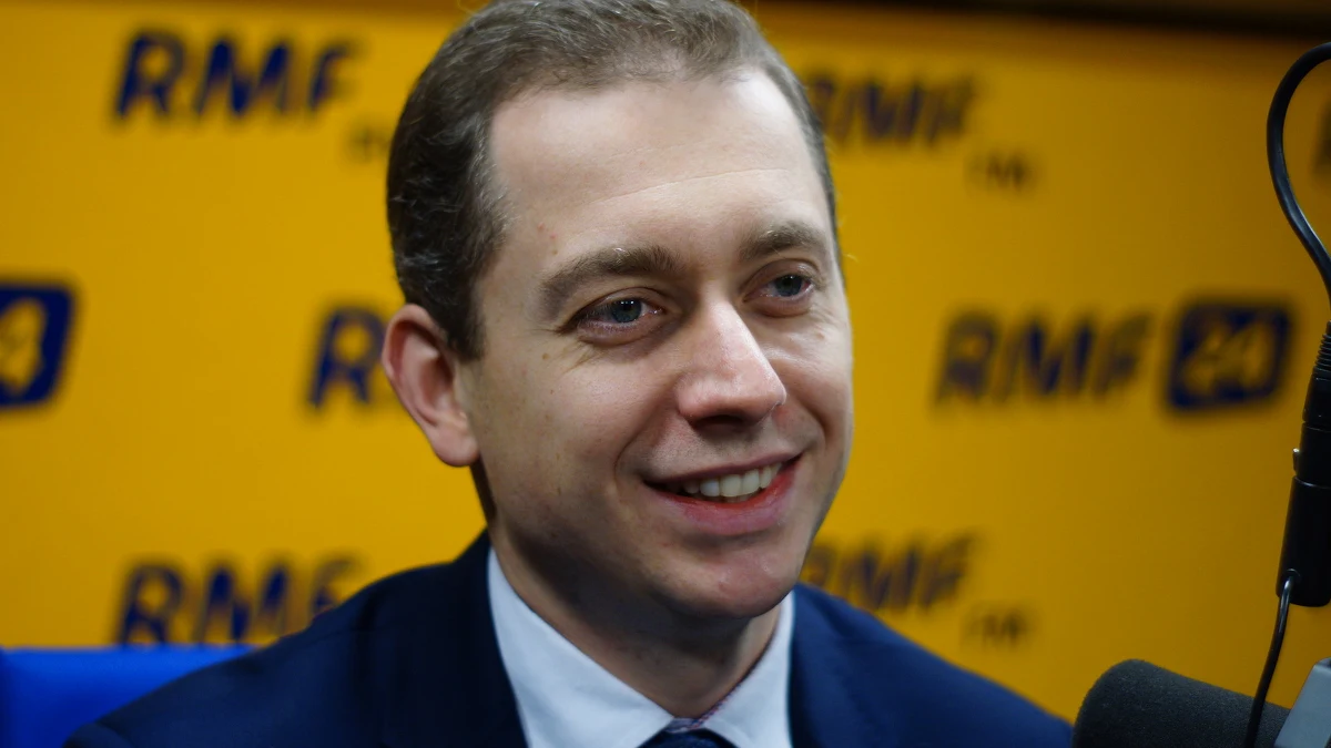 "Przyglądamy się wszystkiemu co się dzieje i wspieramy te starania. Ale ja raczej dziś żądałbym efektów tych starań" - tak w programie 7 pytań o 7:07 w internetowym radiu RMF24 o ewentualnym wypłaceniu odszkodowania za straty wojenne przez rząd Niemiec mówił poseł Platformy Obywatelskiej Cezary Tomczyk. 