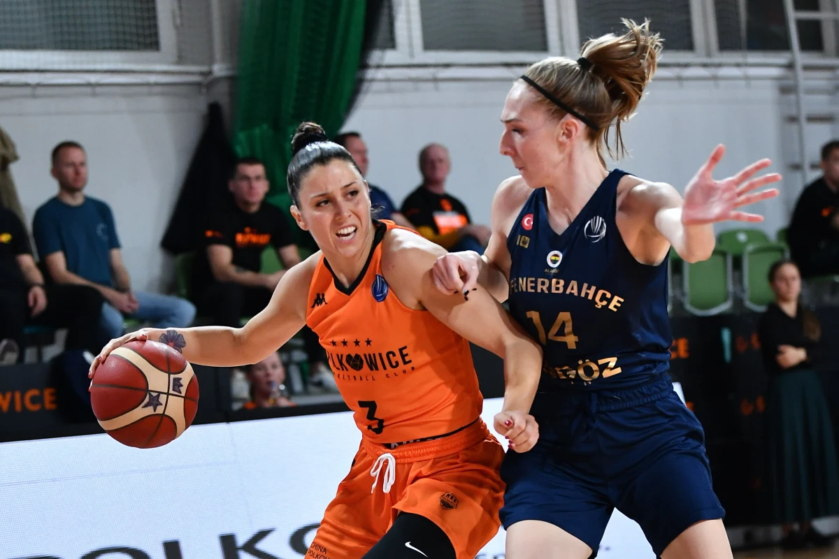 ​Koszykarki BC Polkowice rozgromiły we własnej hali tureckie Fenerbahçe 73:46 (17:17, 20:11, 16:10, 20:8) w pierwszym swoim meczu grupy A Euroligi. Najskuteczniejszą zawodniczką w zespole mistrzyń Polski była Stephanie Mavunga, która zdobyła 23 punkty.