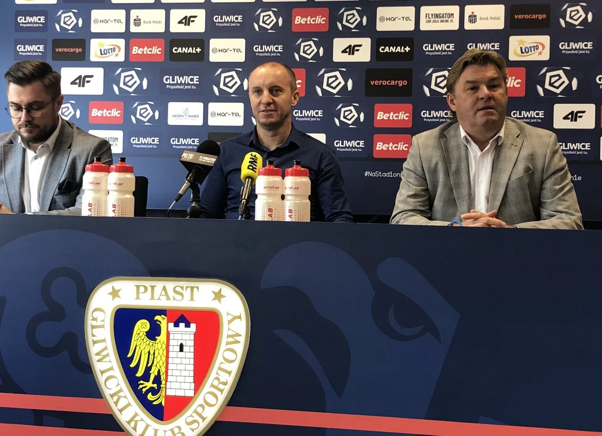 ​Serb Aleksandar Vuković został nowym szkoleniowcem piłkarzy Piasta Gliwice. Po pięciu latach z funkcją trenera Piasta rozstał się Waldemar Fornalik. 