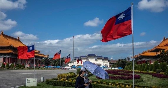 Rozwiązanie "kwestii Tajwanu" leży wyłącznie w rękach Chińczyków, a wszelkie próby przeszkodzenia w "pełnym zjednoczeniu Chin" będą daremne - ocenił w czwartek rzecznik resortu obrony w Pekinie Tan Kefei, potępiając USA za ich współpracę wojskową z Tajwanem.