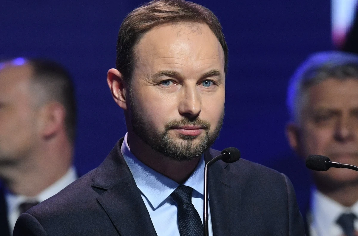 "Prawa człowieka są jak najbardziej problemem. Mimo że staram się rozumieć FIFA, która organizując mistrzostwa, chciała zwrócić uwagę na te problemy i, że tak powiem, przełamać niemoc, aby pomóc tym osobom, to wydaje mi się, że jednak ilość osób, która tam zginęła podczas budowy stadionów jest zatrważająca" - mówił Tomasz Frankowski, były piłkarz, obecnie polityk, w dzisiejszej rozmowie w Radiu RMF24. Skomentował także wczorajszą porażkę FC Barcelony. "Widać, że zespół jest w budowie" - powiedział. 