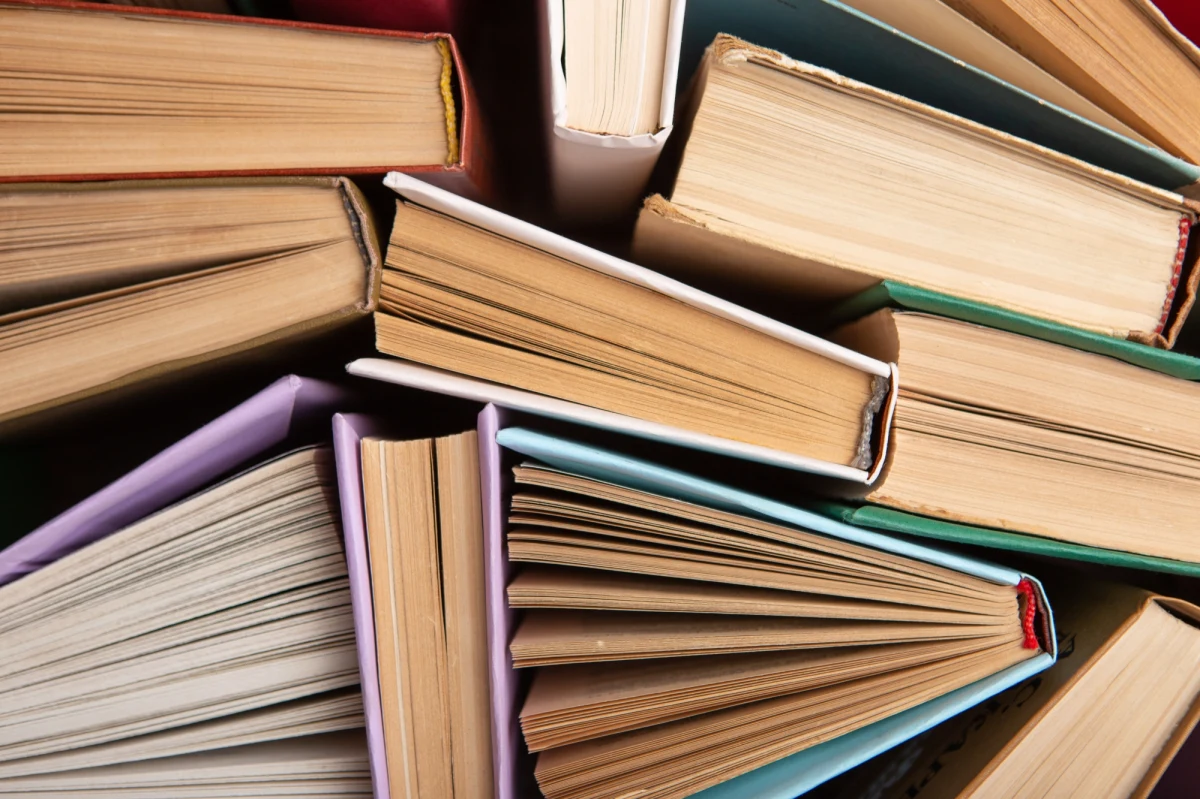 Hejnałem na Scenie Wisła w hali Expo Kraków rozpoczęły się 25. Międzynarodowe Targi Książki w Krakowie. Impreza - jak co roku - zgromadziła wielu wydawców i twórców. Swój udział w niej zapowiedziało 470 wystawców i 900 autorów.