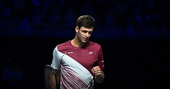 Hubert Hurkacz wygrał z Finem Emilem Ruusuvuorim 7:5, 4:6, 6:3 w drugiej rundzie turnieju ATP w Wiedniu. Rywalem polskiego tenisisty w ćwierćfinale będzie Chorwat Borna Coric lub Grek Stefanos Tsitsipas, którzy zmierzą się wieczorem.