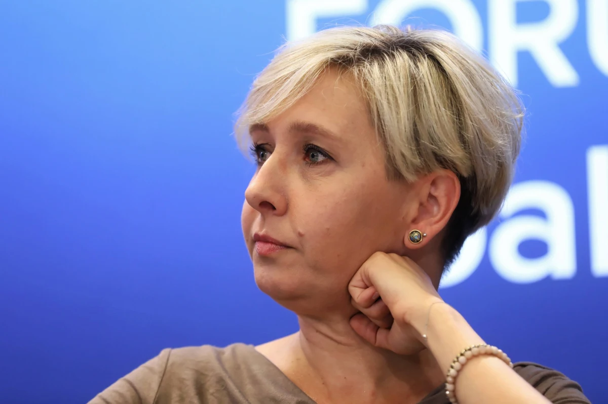 "Ten sondaż nie pokazuje potencjalnej koalicji po wyborach, ale zmianę nastrojów wśród wyborców" – podkreślała w Radiu RMF24 dr Anna Materska-Sosnowska, politolog z Uniwersytetu Warszawskiego. Z najnowszego sondażu Kantar Public wynika, że gdyby wybory odbyły się w październiku, 31 proc. uzyskałaby Koalicja Obywatelska, 28 proc. PiS, 10 proc. Polska 2050, 7 proc. Lewica i 5 proc. Konfederacja. Pozostałe ugrupowania nie przekroczyłyby progu wyborczego.