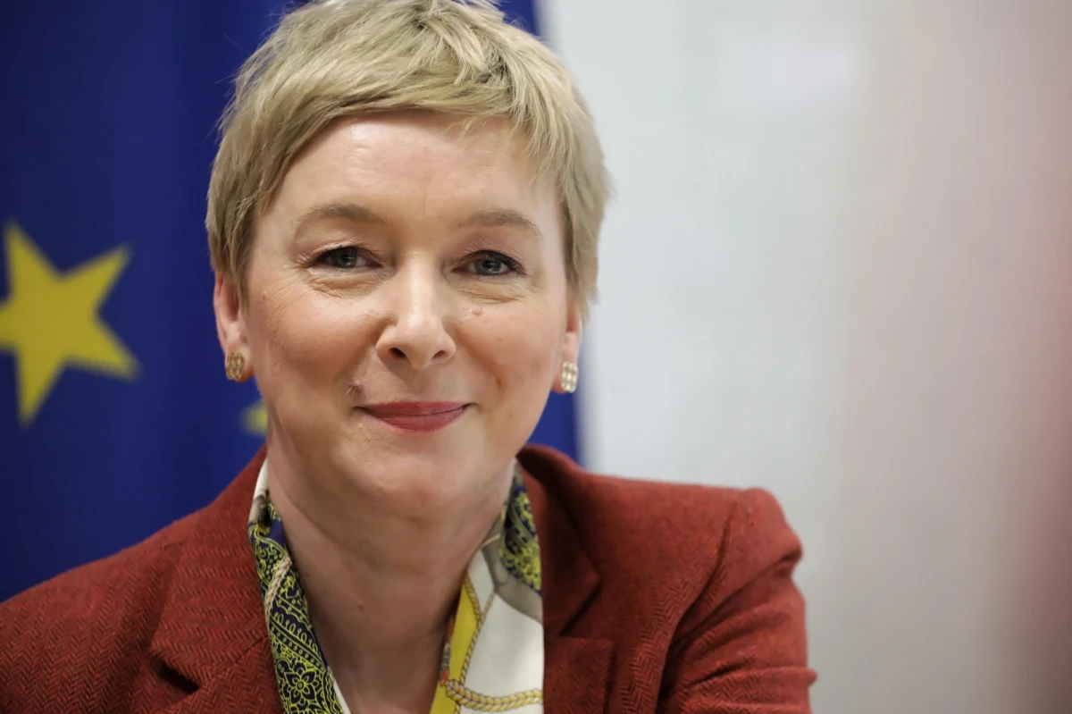 "Czegoś takiego jak Lex Czarnek 2.0 nie ma, i bardzo uczulam na to, żeby nie używać tak brzmiącej nazwy do projektu ustawy, która przewiduje po prostu zmiany w prawie oświatowym. Mówiąc najkrócej, porządkuje przede wszystkim udział organizacji pozarządowych w zajęciach i ich uczestnictwie w życiu szkoły, reguluje też pewne sprawy, można powiedzieć najkrócej, uszczelnia kwestie związane z edukacją domową. I jest to po prostu projekt poselski" - mówiła w programie 7 pytań o 7:07 w Radiu RMF24 Mirosława Stachowiak-Różecka z PiS, przewodnicząca sejmowej Komisji Edukacji, Nauki i Młodzieży. 