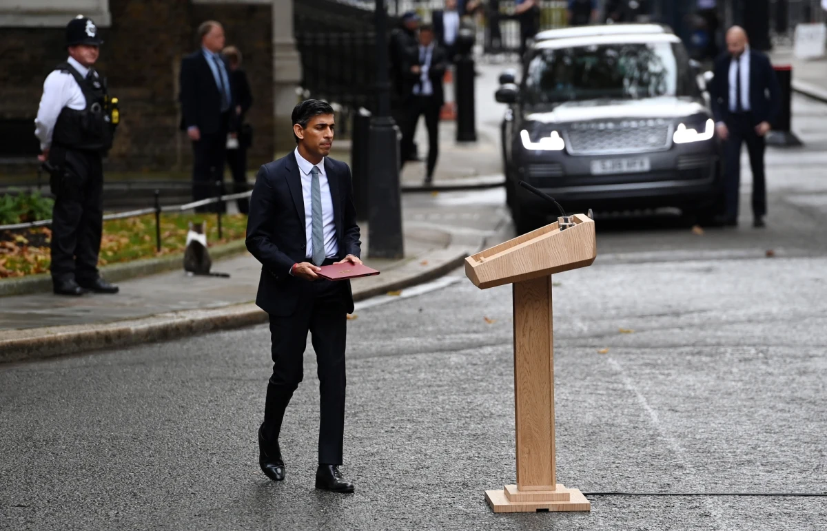 Zmiany, zmiany i jeszcze raz zmiany. Mowa o Wielkiej Brytanii, gdzie premier Rishi Sunak z impetem zaczął przemeblowywać scenę polityczną. Ale jak zaznaczają komentatorzy, nie tylko gospodarz zmienił się na Downing Street. 