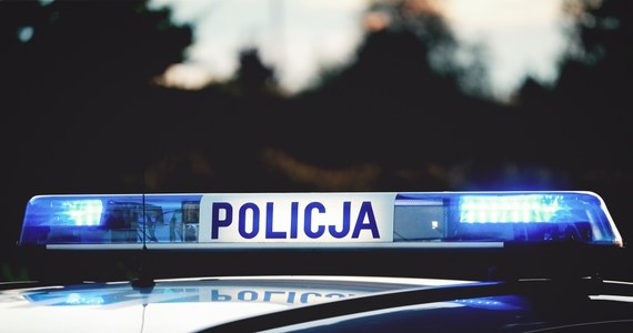 Policja zatrzymała 71-letniego mężczyznę podejrzewanego o wtargnięcie do biura posłanki PiS Moniki Pawłowskiej we Włodawie w Lubelskiem. Postępowanie prowadzone jest w kierunku kierowania gróźb karalnych. Z relacji parlamentarzystki wynika, że mężczyzna "groził śmiercią jej pracownikowi".