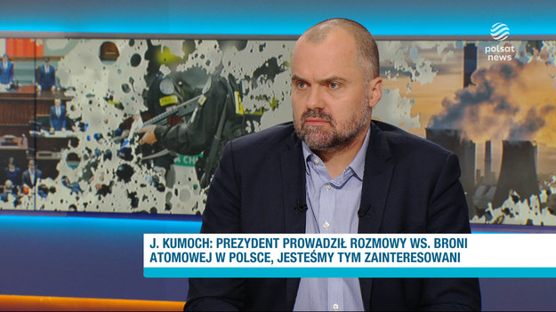 - Prezydent nie powiedział, że Polska prowadzi rozmowy (w tym zakresie - red.), tylko, że takie rozmowy były. I to jest prawda. Takie rozmowy były, ale w fazie takiej konceptualnej. To znaczy Polska jest zainteresowana tym, żeby uczestniczyć w programie "nuclear sharing". To zostało przekazane stronie amerykańskiej - wyjaśnił Jakub Kumoch w programie "Graffiti" na antenie Polsat News.