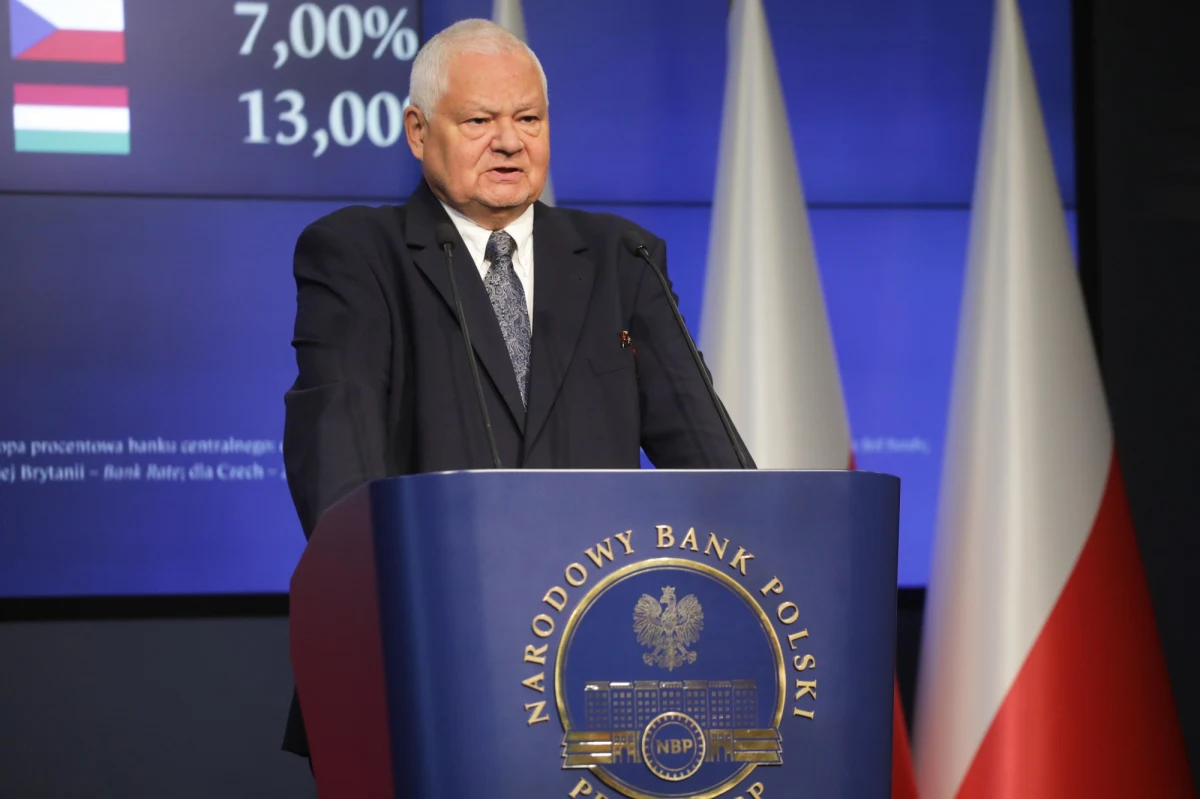 Narodowy Bank Polski przywraca dwudniowe posiedzenia Rady Polityki Pieniężnej - ustalili dziennikarze RMF FM. I to już od listopada. Adam Glapiński długo nie chciał się na to zgadzać i od momentu wybuchu pandemii utrzymywał spotkania Rady tylko raz w miesiącu przez jeden dzień. Teraz - po apelach członków RPP - to zmienia.