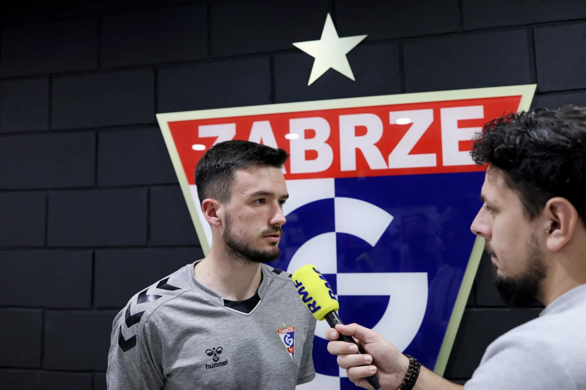 Rewelacja sezonu - Widzew Łódź zagra dziś wieczorem na wyjeździe z Górnikiem Zabrze. Beniaminek może się pochwalić serią bardzo zbliżoną do silnego Rakowa Częstochowa - pięć zwycięstw, jeden remis i jeden stracony gol w ostatnich sześciu meczach. Górnik natomiast na wygraną czeka od 19 września. W tabeli jest 14. Dłużej na zwycięstwo czekają trzy drużyny - 15. Piast Gliwice (od 5 września), 16. Korona Kielce (od 27 sierpnia) i zamykająca tabelę Miedź Legnica (również od 27 sierpnia). O nadchodzącym spotkaniu z bramkarzem Górnika Danielem Bielicą rozmawiał Wojciech Marczyk.