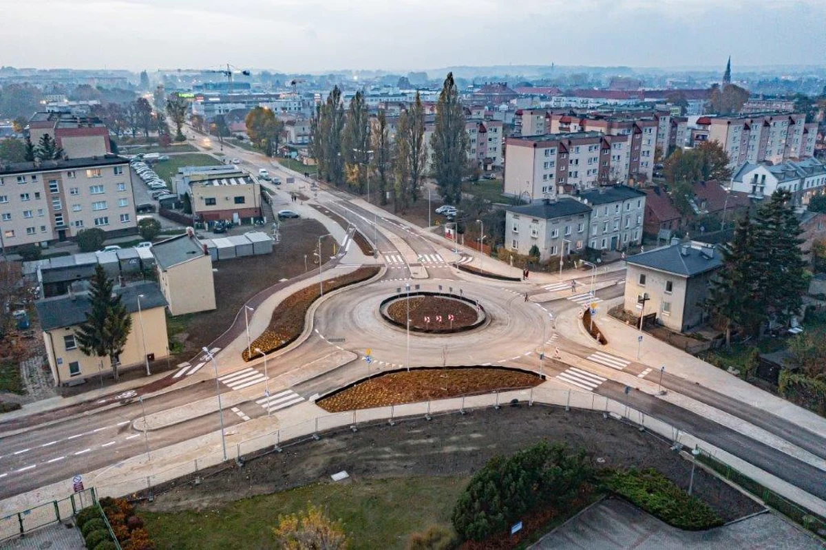 Kierowcy doczekali się: to już koniec utrudnień na drodze wojewódzkiej 222 w Starogardzie Gdańskim. Od 28 października można korzystać z przebudowanego skrzyżowania ulic Pelplińskiej i Pomorskiej. 