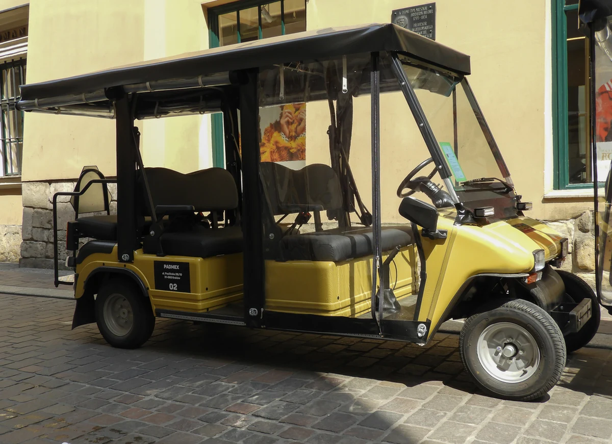 Na dwóch gdyńskich cmentarzach - Witomińskim i w Kosakowie - można korzystać z darmowych przejazdów meleksem. Oferta Zarządu Cmentarzy Komunalnych w Gdyni obowiązuje od czwartku, 27 października, do wtorku, 1 listopada.