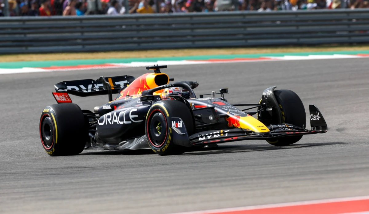 Międzynarodowa Federacja Samochodowa nałożyła na jeżdżący w Formule 1 Red Bull Racing grzywnę w wysokości 7 milionów dolarów w związku z przekroczeniem budżetu w sezonie 2021. Zespół z Milton Keynes został ponadto ukarany skróceniem o 10 procent czasu na przygotowanie bolidu w tunelu aerodynamicznym.