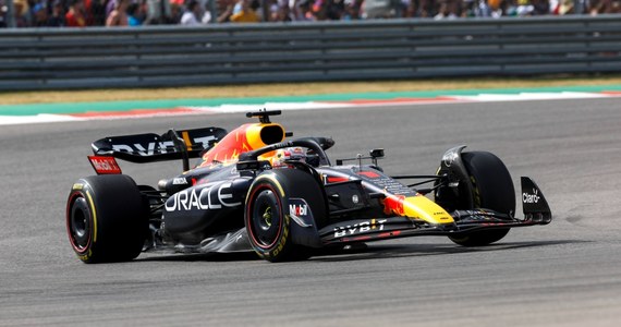 Międzynarodowa Federacja Samochodowa nałożyła na jeżdżący w Formule 1 Red Bull Racing grzywnę w wysokości 7 milionów dolarów w związku z przekroczeniem budżetu w sezonie 2021. Zespół z Milton Keynes został ponadto ukarany skróceniem o 10 procent czasu na przygotowanie bolidu w tunelu aerodynamicznym.