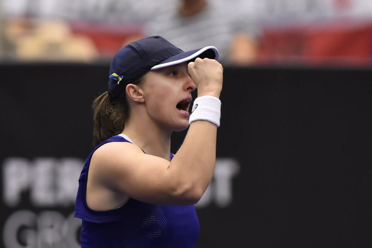 "Chciałoby się powiedzieć, że najgroźniejszą rywalką Igi Świątek podczas WTA Finals będzie ona sama. Natomiast wierzę, że będzie dobrze przygotowana. Wiadomo, że dwie dziewczyny zakwalifikowały się wraz z nią jeszcze przed Guadalajarą, czyli Ons Jabeur i Jessica Pegula. Natomiast one mogą mieć 'kompleks Igi', bo gdy wychodzą naprzeciwko niej na kort to po prostu przegrywają" - Żelisław Żyżyński, komentator sportowy w CANAL+ Sport, w rozmowie z Krzysztofem Urbaniakiem w internetowym Radiu RMF24. "To każdy ma się Igi obawiać, a nie Iga kogokolwiek" - dodał ekspert.