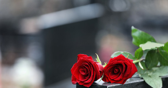 Brutalnie zamordowane 41-letnia Katarzyna O. i jej dwie kilkuletnie córeczki zostały pochowane na cmentarzu komunalnym w tarnowskiej dzielnicy Klikowa. Do makabrycznej zbrodni, która wstrząsnęła Polską, doszło tydzień temu, w nocy z czwartku na piątek.