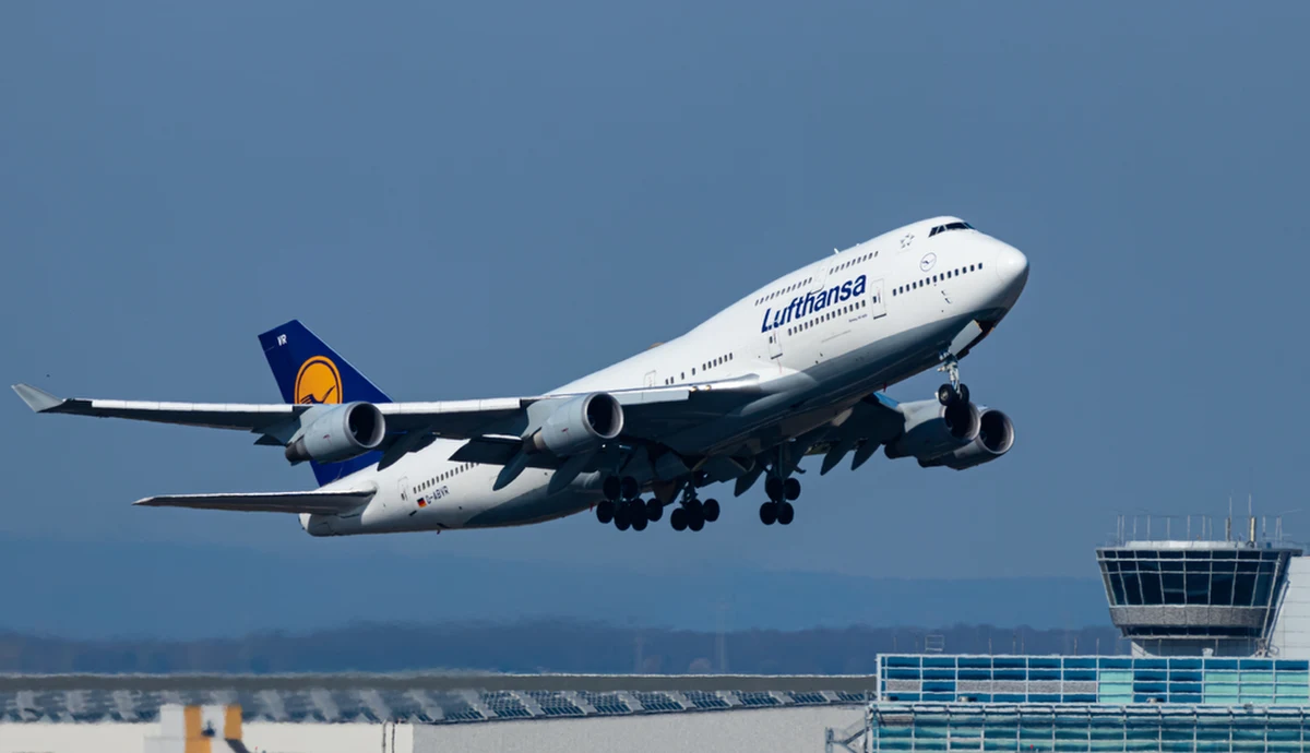 ​Pracownicy lotniska w niemieckim Frankfurcie odkryli ciało mężczyzny w komorze podwozia samolotu Airbus A340 linii lotniczych Lufthansa, który przyleciał z Teheranu. O zdarzeniu poinformowała agencja dpa.