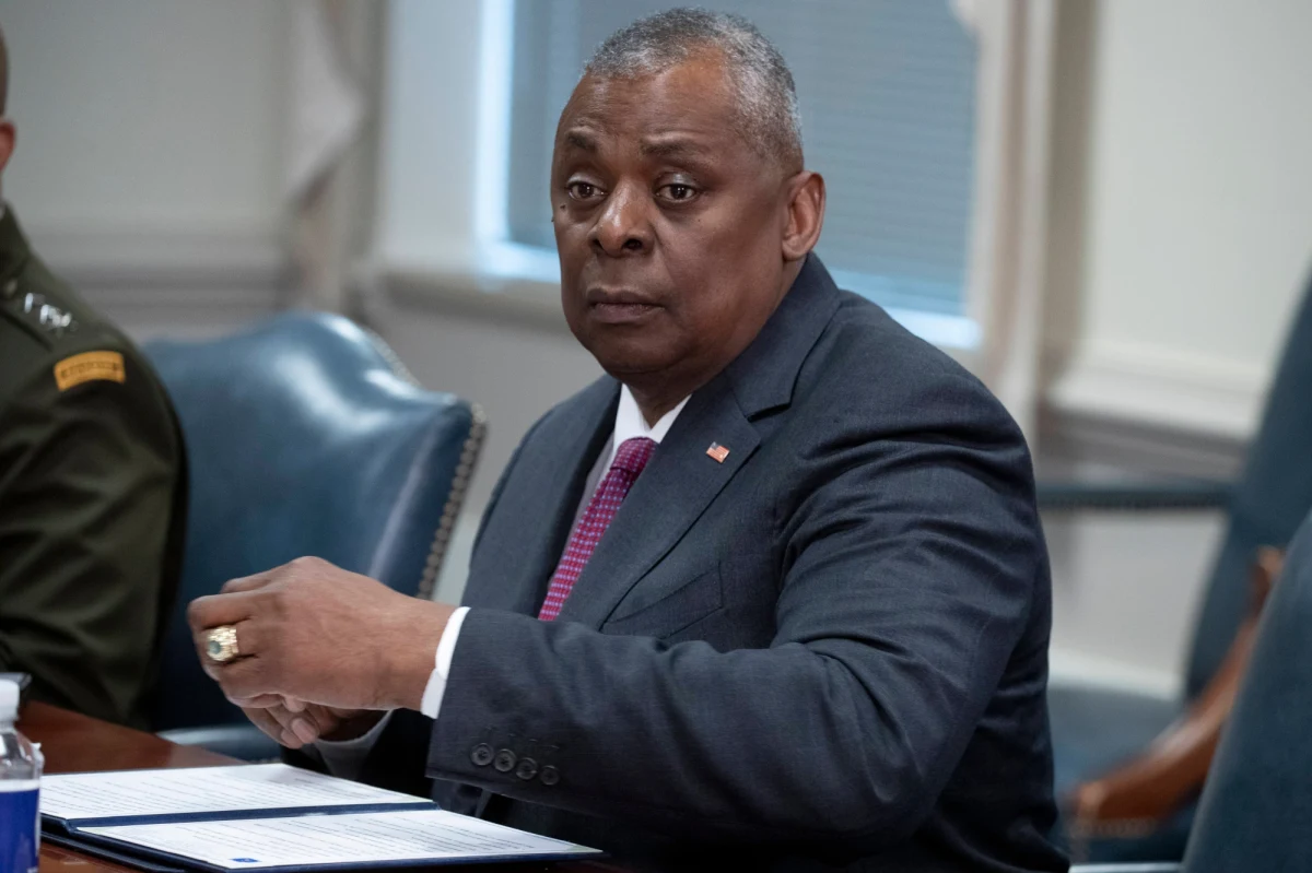 Pentagon ogłosił w piątek zatwierdzenie kolejnego pakietu uzbrojenia dla Ukrainy o wartości 275 mln dolarów. W transzy znalazła się dodatkowa precyzyjna amunicja do systemów HIMARS i haubic 155mm, a także 125 pojazdów Humvee i anteny do łączności satelitarnej.