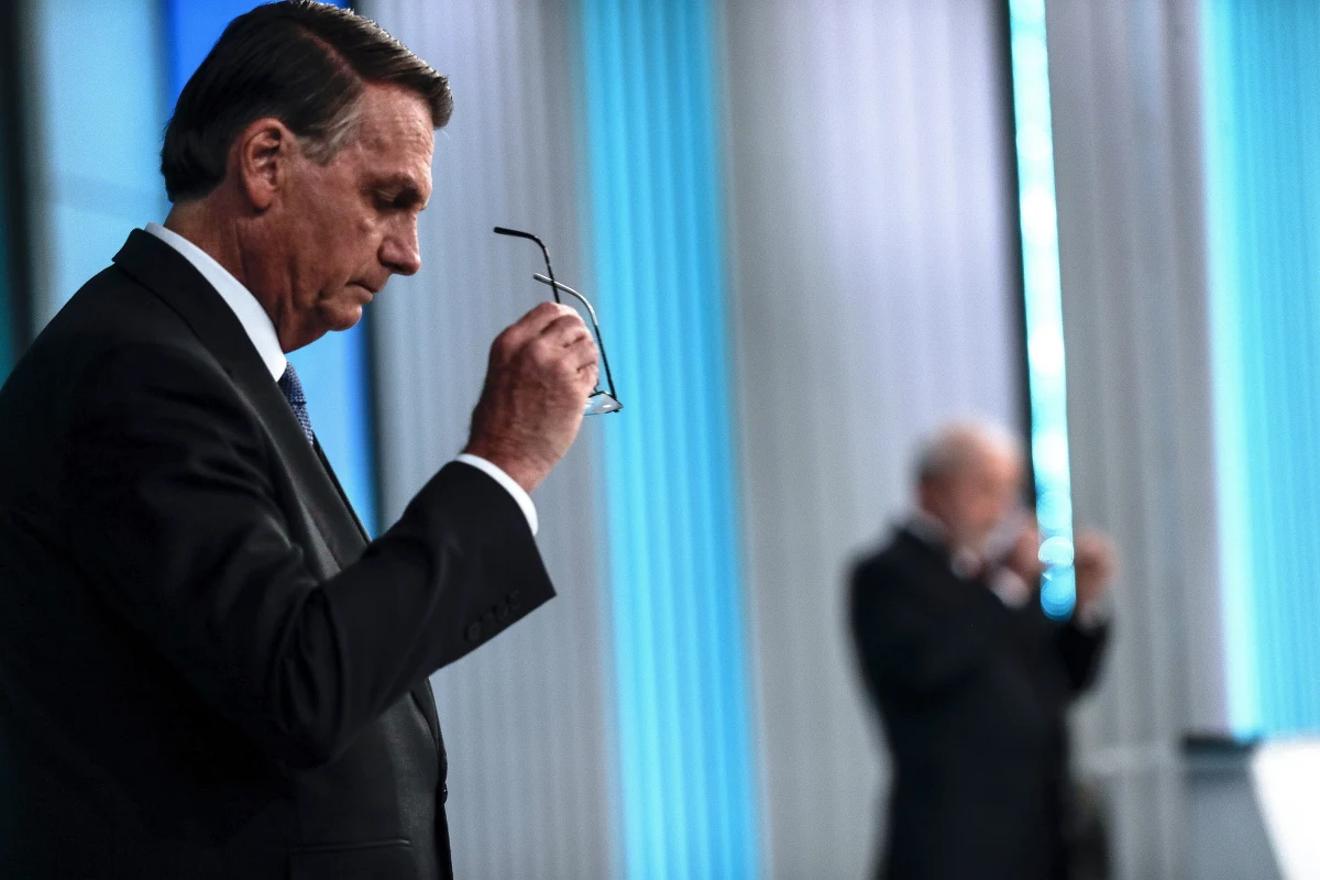 ​"Ostra", "zacięta", "bezpardonowa z obu stron" - te przymiotniki powtarzają się w relacjach z ostatniej przed niedzielnymi wyborami prezydenckimi debaty telewizyjnej między urzędującym prezydentem Brazylii, prawicowym politykiem Jairem Bolsonaro, a liderem lewicy Luizem Inacio Lulą da Silvą, który sprawował ten urząd w latach 2003-2010.