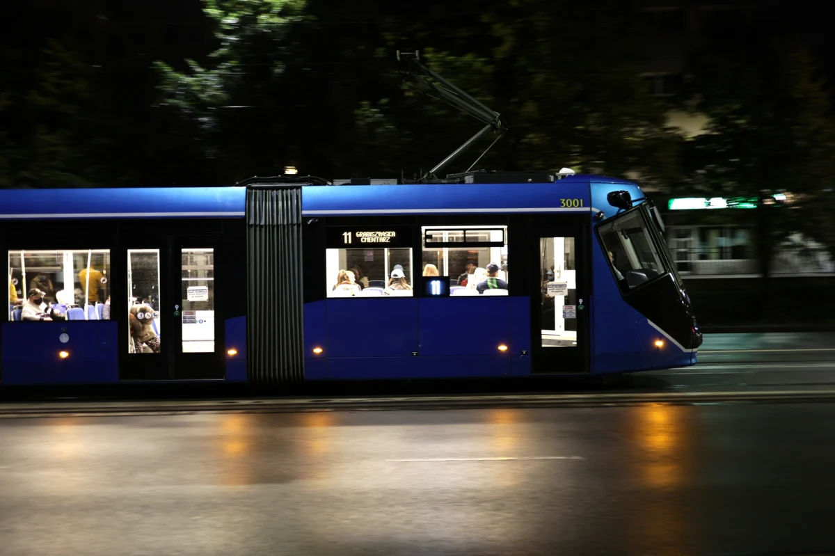 ​Od soboty obowiązywać będzie nowa organizacja ruchu w rejonie gdańskich nekropolii. Zmiany obejmą m.in. zamknięcie części ulic w pobliżu cmentarzy, ograniczenie prędkości i zatrzymywania pojazdów.