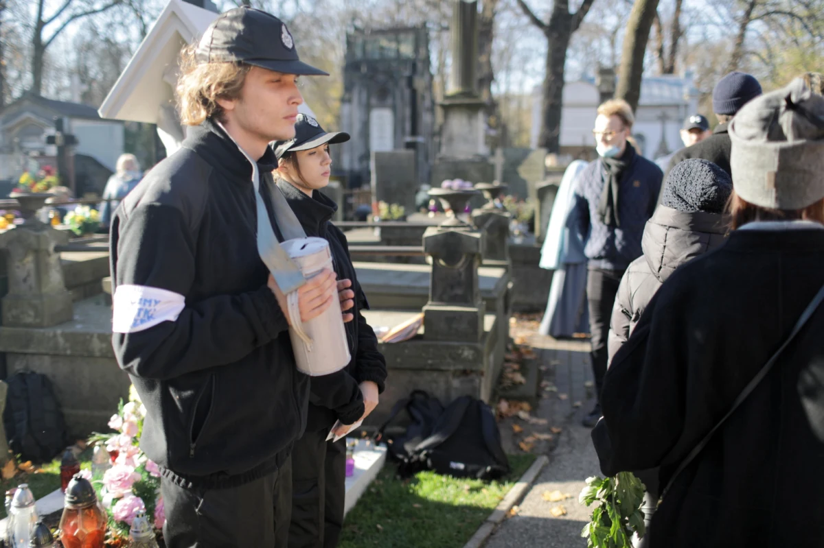 ​Komitet Społeczny Odnowy Zabytkowych Grobowców w Proszowicach (Małopolskie) organizuje kolejną kwestę na renowację nagrobków znajdujących się na tamtejszym cmentarzu parafialnym. Pierwsza zbiórka zakończyła się sukcesem - dzięki niej odnowiono jedną z nagrobnych figur.