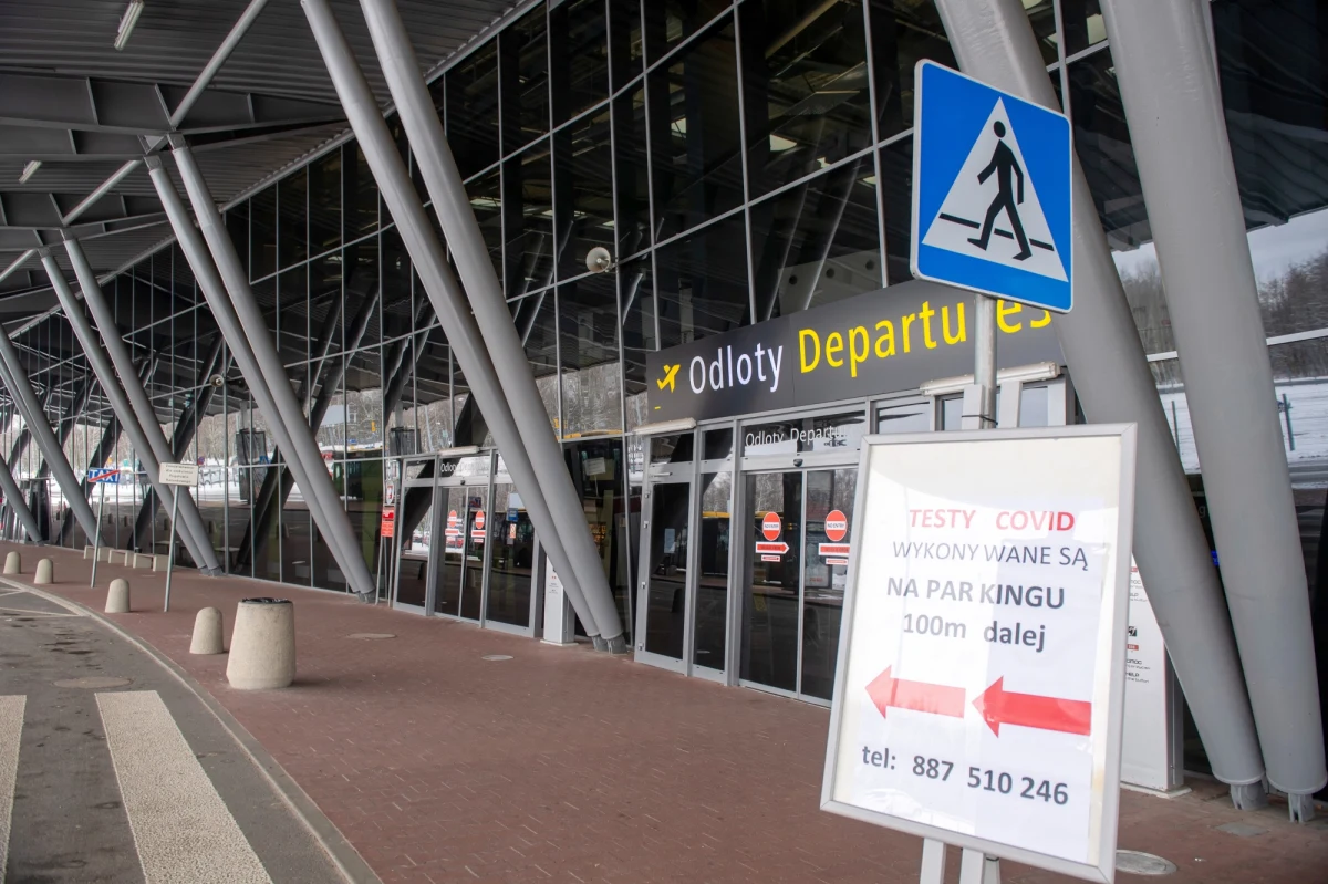 ​Łódzki port lotniczy inauguruje trzy nowe połączenia: do Alicante, Mediolanu, i Brukseli. Za miesiąc dołączy jeszcze czwarte - Londyn Luton - podaje portal lodz.naszemiasto.pl.