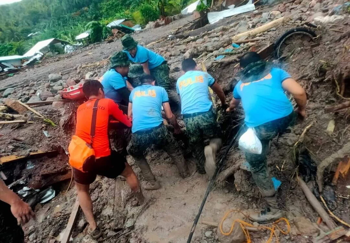 Co najmniej 50 osób zginęło w wyniku powodzi i osuwisk, do jakich od kilku dni dochodzi w różnych częściach Filipin. Katastrofalna sytuacja panuje w prowincji Maguindanao w południowej części wyspy Mindanao, gdzie zeszło masywne osuwisko. Zginęły tam 42 osoby, a służby obawiają się, że pod zwałami błota, drzew i skał pogrzebanych zostało nawet 60 osób.