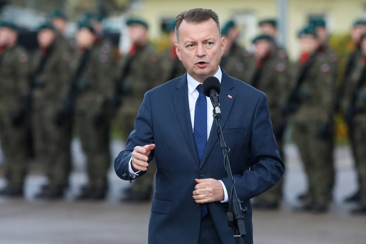 Zapewniam, że władze RP, prezydent Andrzej Duda, rząd złożony z polityków Zjednoczonej Prawicy nie dopuści do tego, żeby najmniejszy skrawek naszej ziemi, skrawek Rzeczypospolitej Polskiej był okupowany przez wroga - mówił w sobotę w Suwałkach wicepremier, minister obrony narodowej Mariusz Błaszczak.