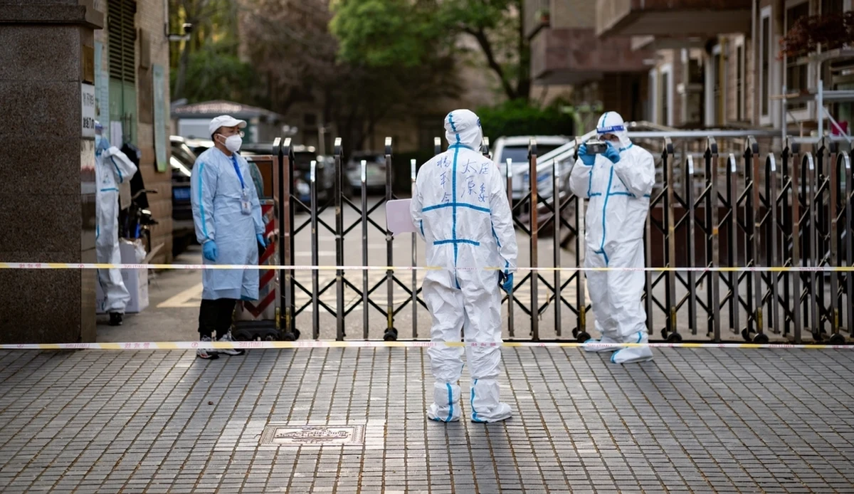 Chiny kontynuują politykę 'zero Covid". Z powodu dwóch nowych "wysoce zaraźliwych" wariantów Covid-19 władze objęły lockdownem 210 milionów osób zamieszkujących 28 miast. Wśród nich jest również Wuhan, gdzie zaczęła się pandemia.