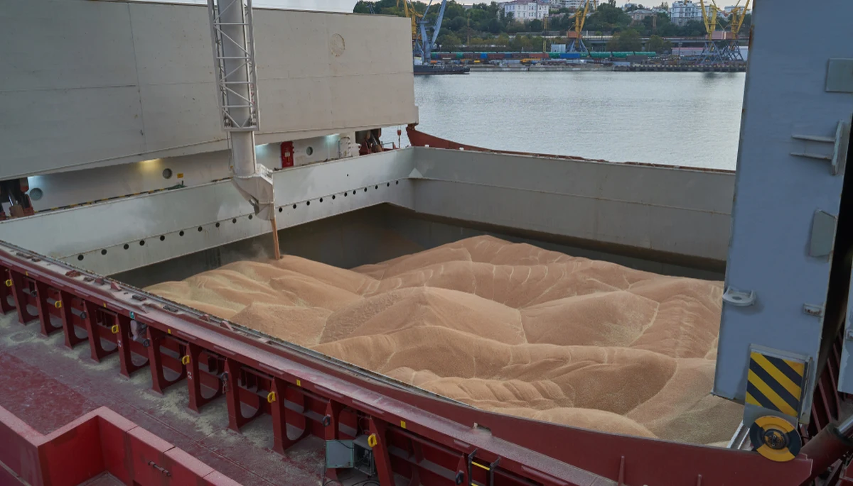 ​Ministerstwo obrony Turcji poinformowało, że szef resortu Hulusi Akar prowadzi rozmowy ze swoimi odpowiednikami w Rosji i Ukrainie, by przywrócić funkcjonowanie inicjatywy zbożowej. Tymczasem, jak przekazało ukraińskie ministerstwo infrastruktury, zablokowany jest ruch aż 218 statków uczestniczących w porozumieniu.