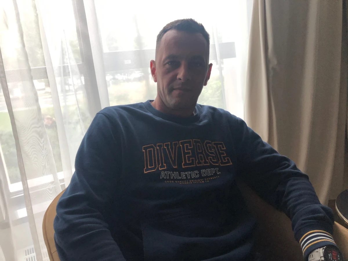 "Gdy człowiek znajdzie się blisko śmierci, zmienia się jego myślenie o życiu" - przyznaje w RMF FM młodszy chorąży Grzegorz Fedorowicz, który 12 lat temu został bardzo poważnie ranny w Afganistanie. Pod transporterem opancerzonym, którym jechał, wybuchła mina pułapka. Przy okazji 1 listopada nasz dziennikarz Michał Dobrołowicz rozmawiał z panem Grzegorzem o tym, jak zapamiętał tamto zdarzenie i co zmieniło się w jego podejściu do życia.