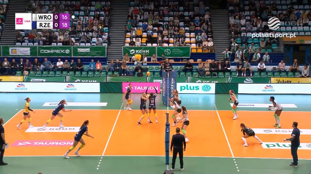 Skrót meczu Tauron Ligi: #VolleyWrocław - Developres Bella Dolina Rzeszów 0:3 (21:25, 18:25, 21:25).

