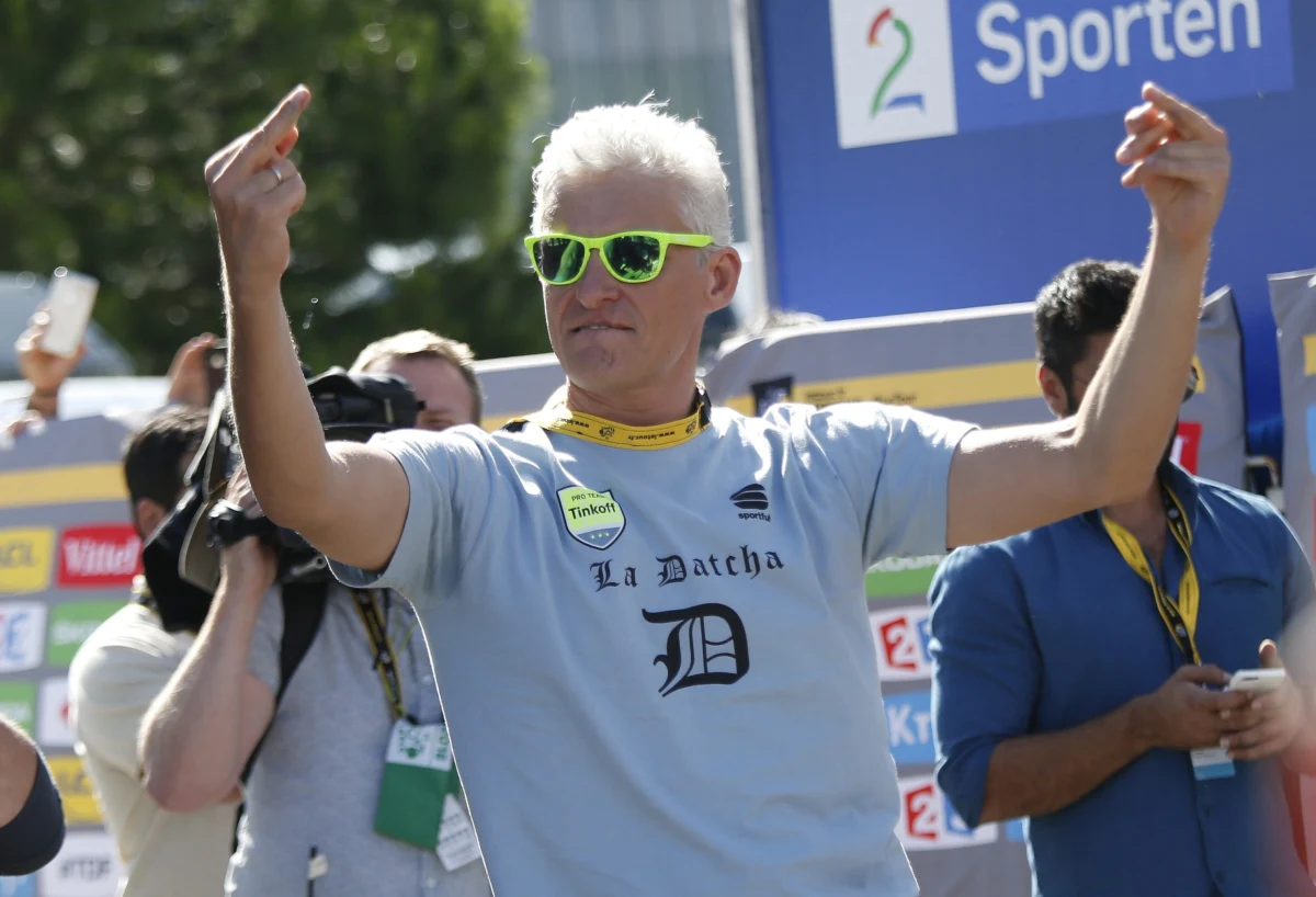 Miliarder Oleg Tińkow rzuca rosyjskim paszportem i mówi, że nie chce być obywatelem faszystowskiego państwa. Oligarcha już wcześniej wielokrotnie wypowiadał się przeciwko inwazji Rosji na Ukrainę. 