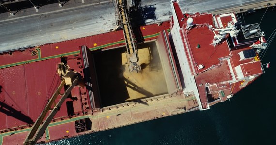 Trzy statki ze zbożem opuściły porty ukraińskie - poinformowało centrum koordynacyjne ONZ. Ruch statków odbywa się w drugi dzień od wycofania się Rosji z umowy o bezpiecznym eksporcie ukraińskich produktów przez Morze Czarne.