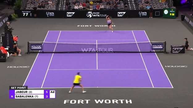 Numer "2" rankingu WTA Ons Jabeur przegrała w swoim pierwszym meczu turnieju WTA Finals z Aryną Sabalenką 1:2 (6:3, 6:7, 5:7). Dla Tunezyjki był to debiut w tych zawodach.

Początek meczu Iga Świątek - Daria Kasatkina dzisiaj, po godzinie 23 polskiego czasu.
