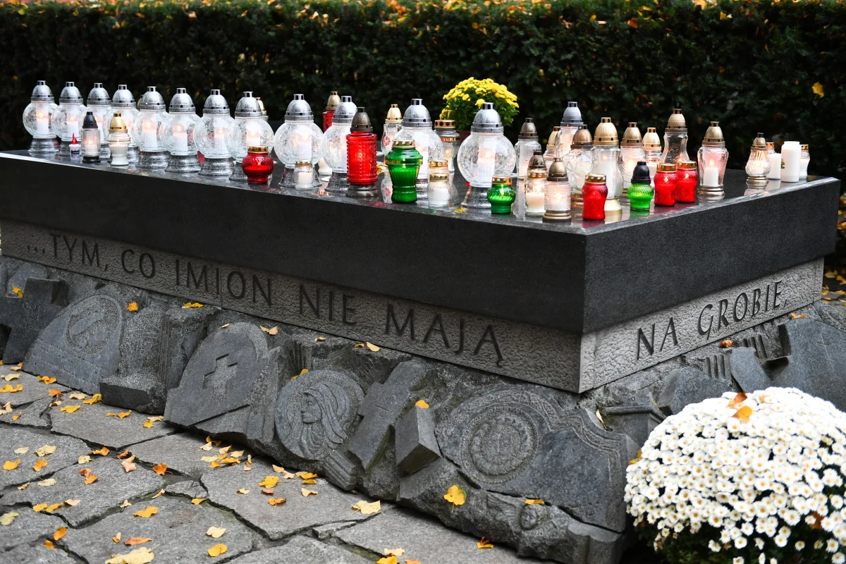 Duchowni reprezentujący osiem religii i wyznań uczcili wspólną modlitwą pamięć zmarłych gdańszczan. Zorganizowane w Dzień Wszystkich Świętych ekumeniczne spotkanie odbyło się na Cmentarzu Nieistniejących Cmentarzy w Gdańsku.

