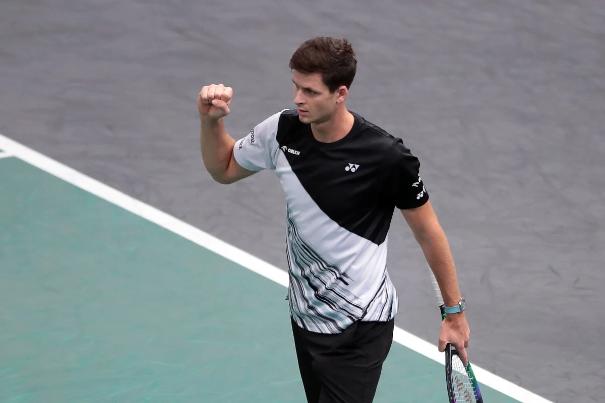 ​Hubert Hurkacz pokonał Francuza Adriana Mannarino 7:6 (7-5), 6:4 w pierwszej rundzie tenisowego turnieju ATP rangi Masters 1000 w Paryżu. 