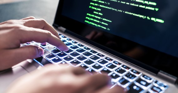 Ministerstwo skarbu USA poinformowało, że odparło w październiku cyberataki prorosyjskiej grupy hakerów. Jak podkreśla resort, zapobiegło to zakłóceniom i potwierdziło skuteczność bardziej zdecydowanego podejścia do cyberbezpieczeństwa systemów finansowych.